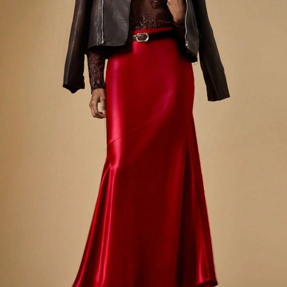 Red Elegant Women's Satin Fishtail Hem Skirt - Picture 4 of 5